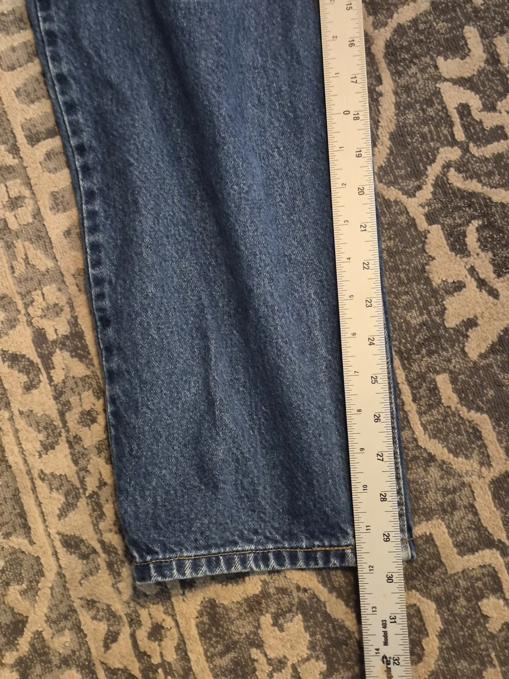 Vintage Levi's Men's Dark Blue Relaxed Straight Jeans W34xL30